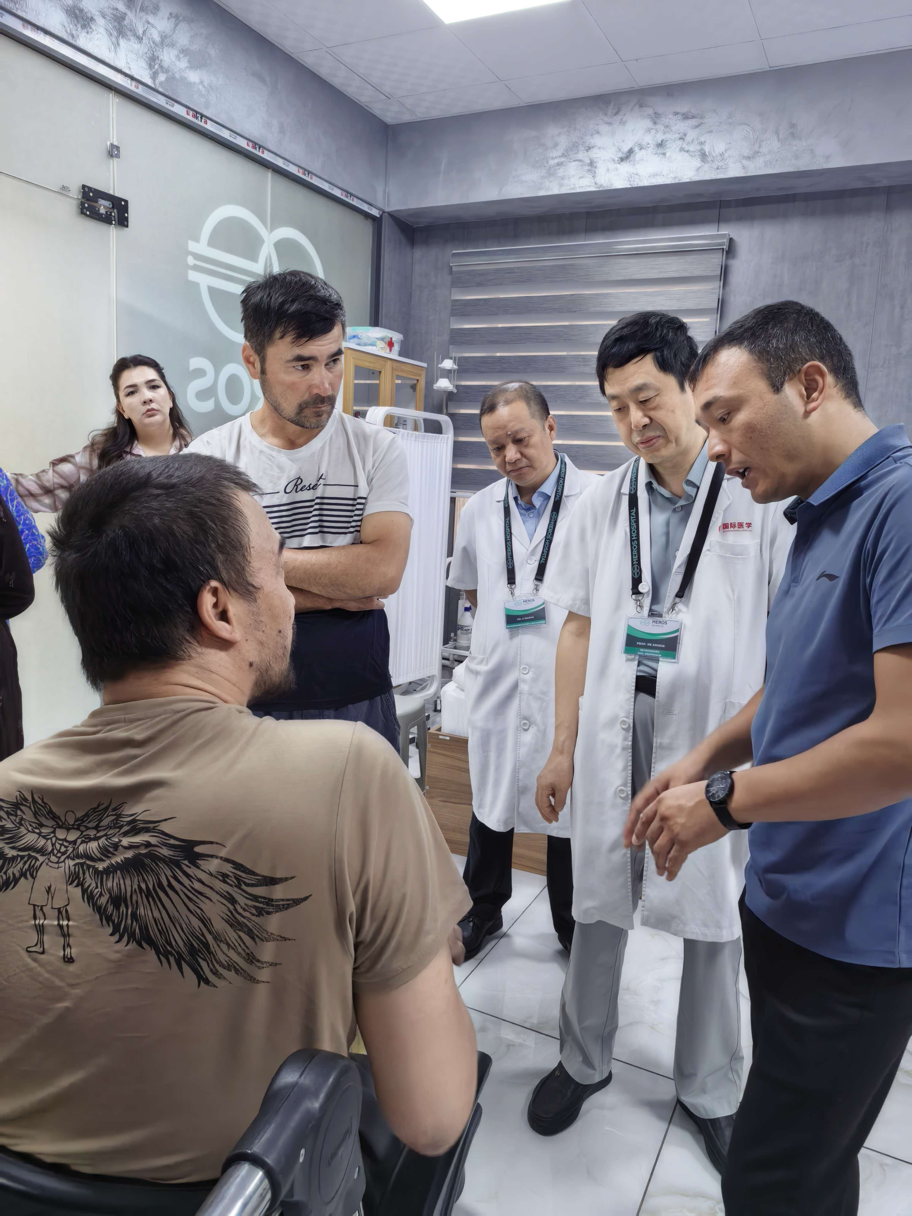 International patient and hospital doctors discussing care